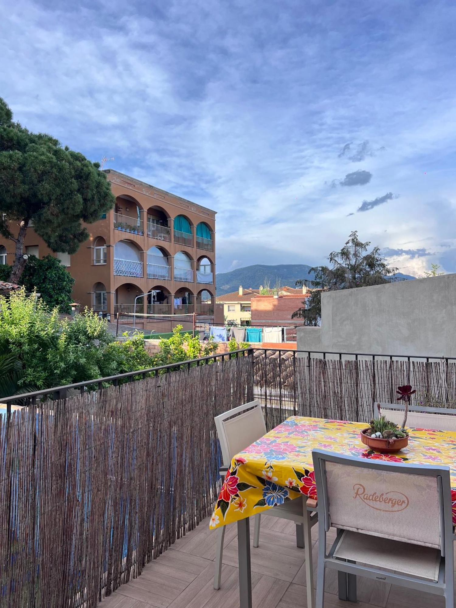 Alojamiento Con Encanto En Planta Superior Ideal Para Trabajo Y Escapadas Familiares En Montserrat Esparreguera Eksteriør bilde